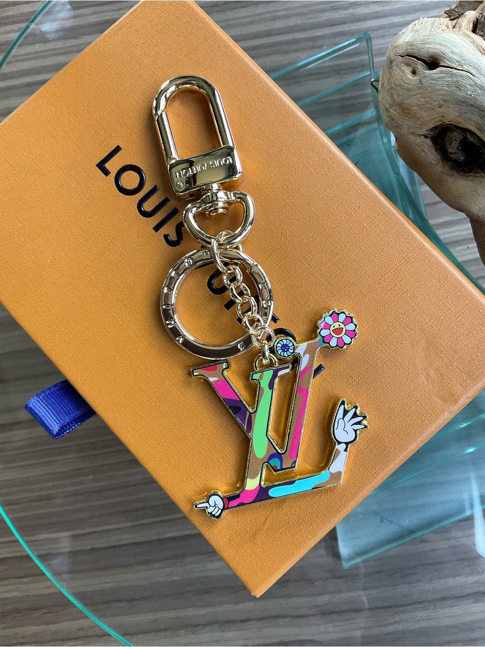 Louis Vuitton Gold LV Monogram Key & Card Holder Charm - Picture 5 of 5